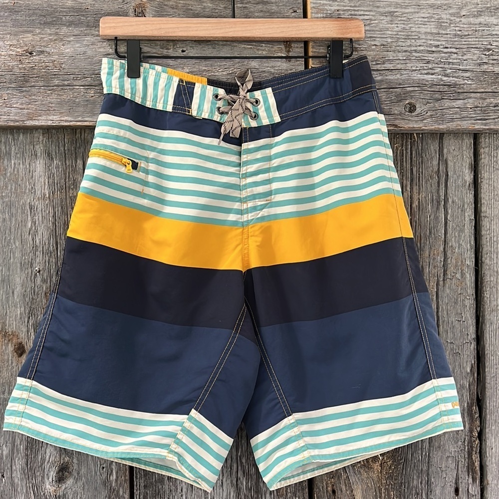 Patagonia Men's Wavefarer Boardshorts Blue Yellow Stripe Zipper Pocket Size 30